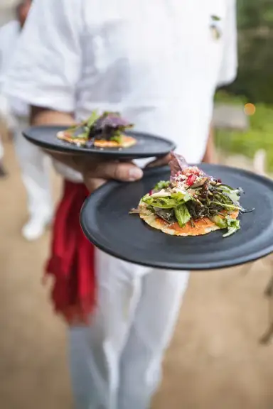 Una fantástica experiencia culinaria combinada con un velero al atardecer
